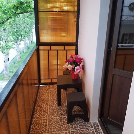 Квартира В Сухуми Appartement Buitenkant foto